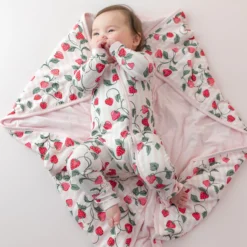 Baby Blanket in Strawberry Fields 1.0