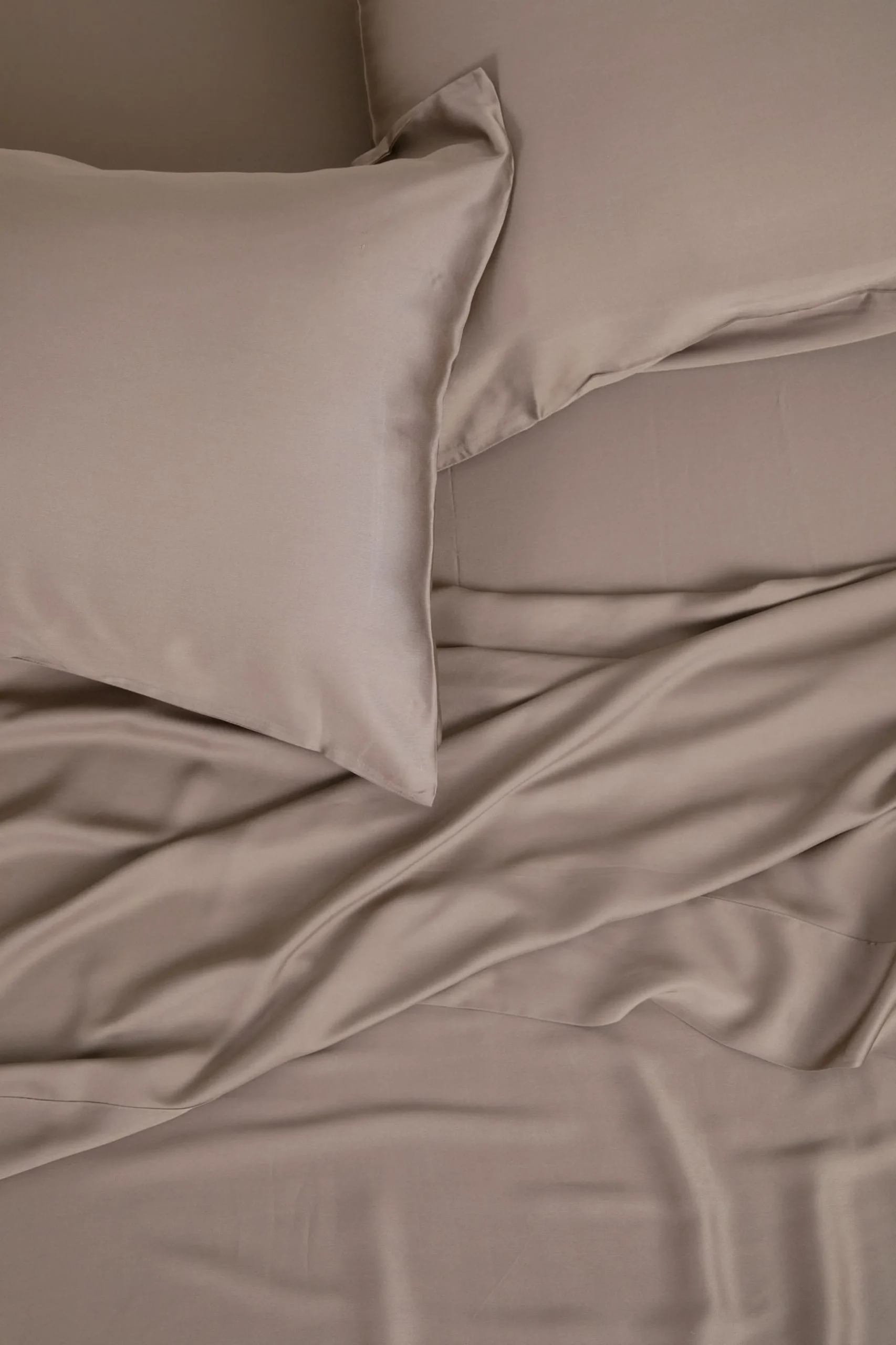 Bamboo Sateen Pillowcase Set in Truffle