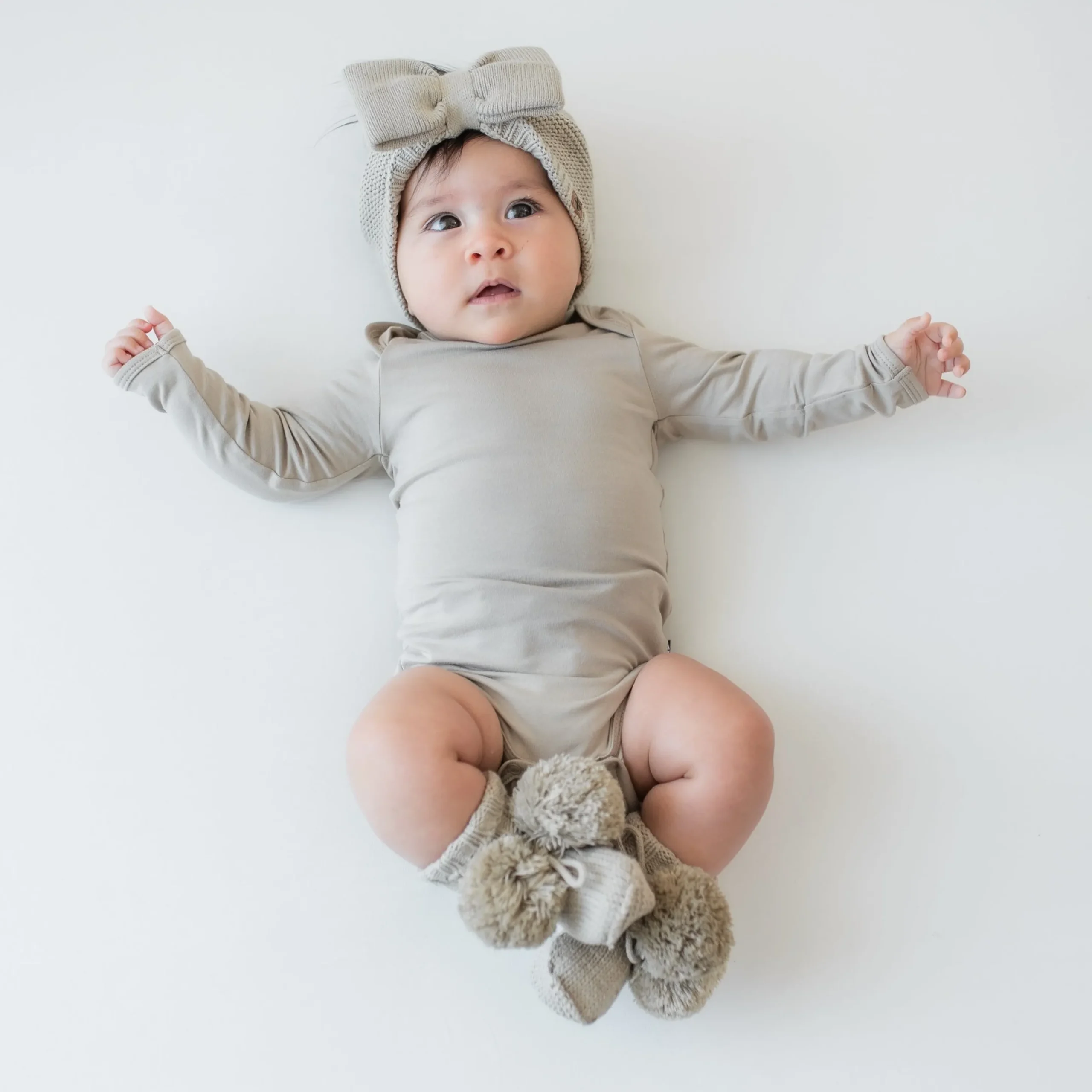 Chunky Knit Bow Headband in Almond
