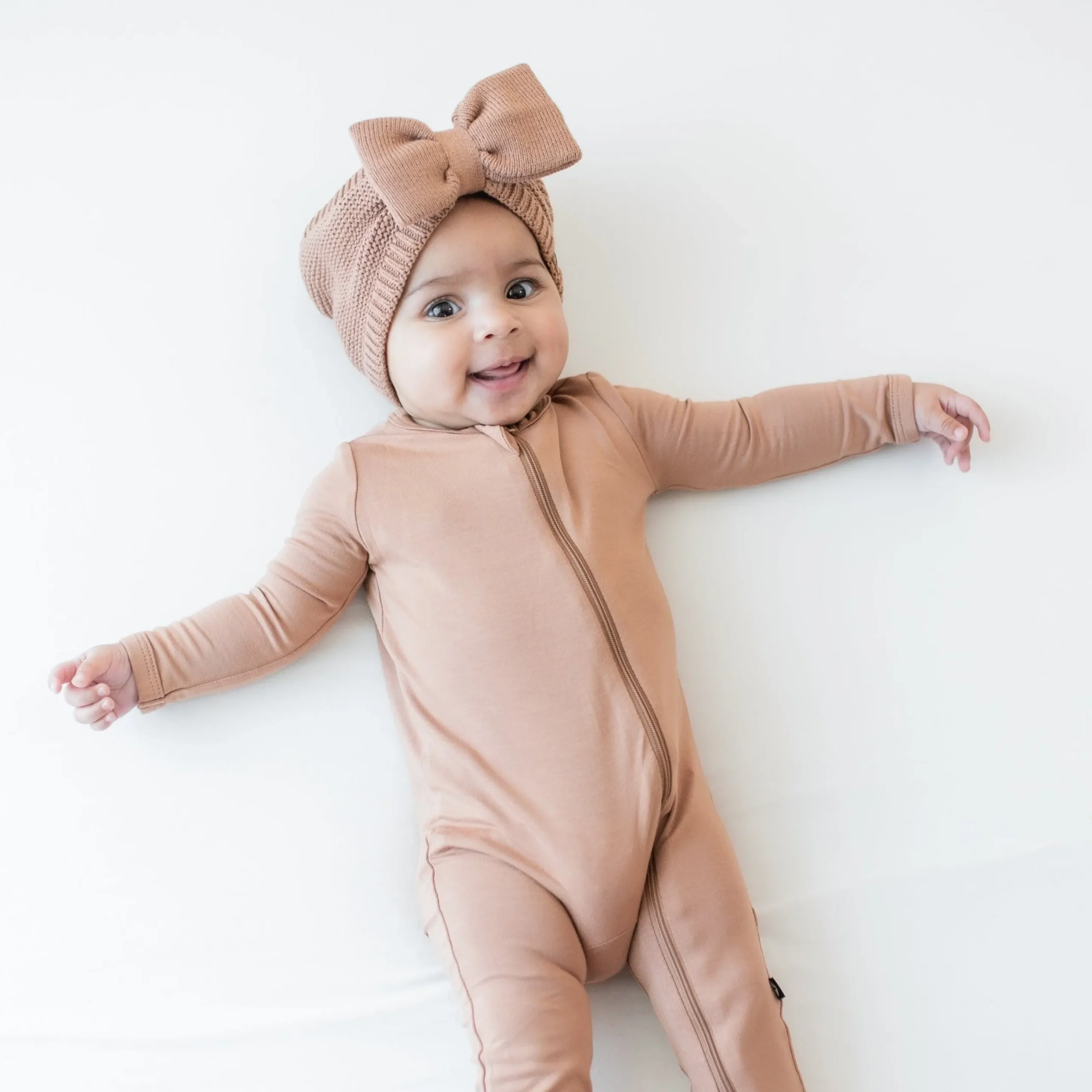 Chunky Knit Bow Headband in Latte