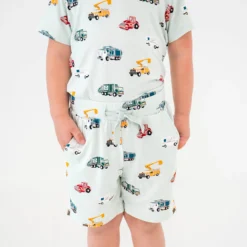 Drawstring Short in City Vehicles