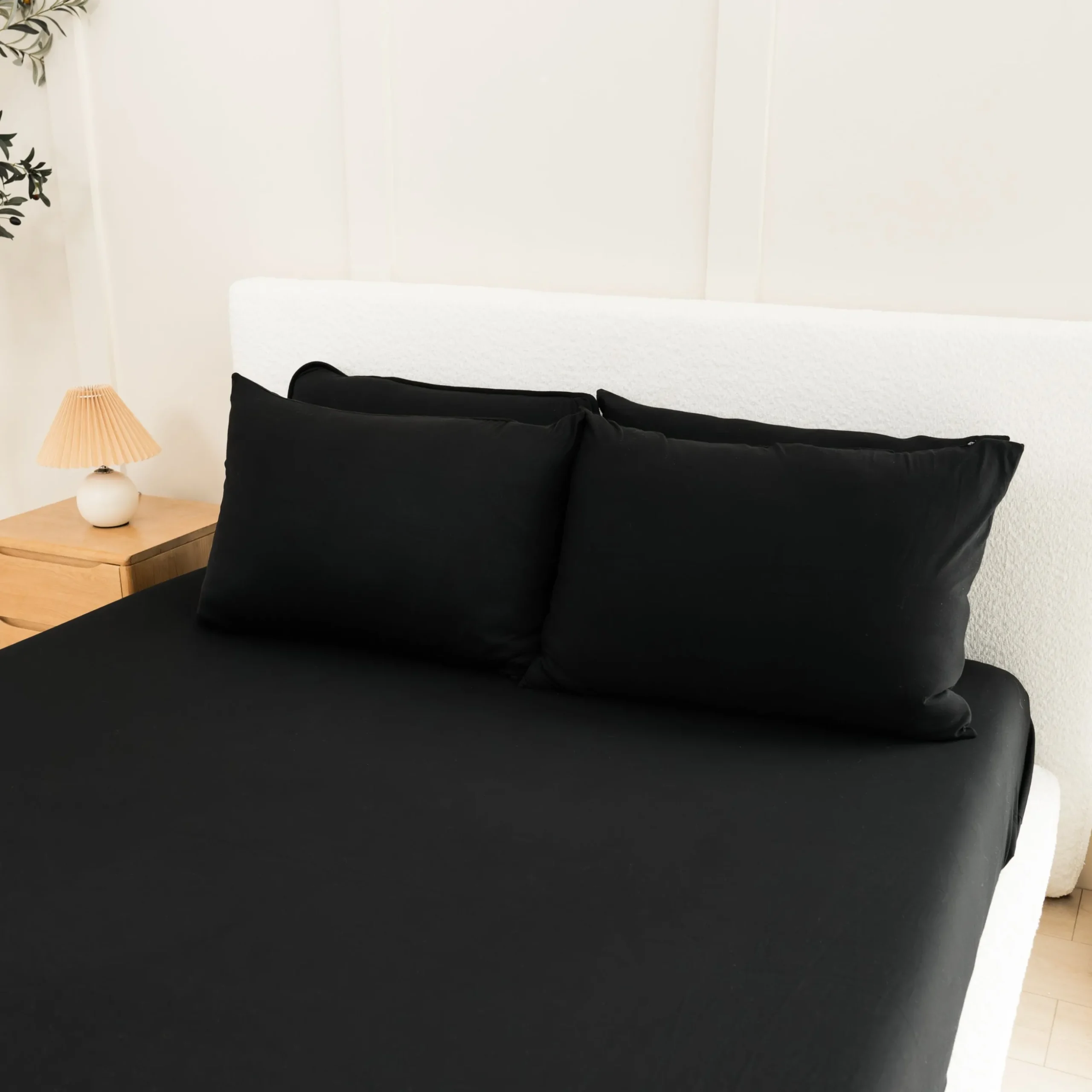 Fitted Sheet with Pillowcases in Midnight