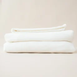 Fitted Sheet with Pillowcases in Cloud