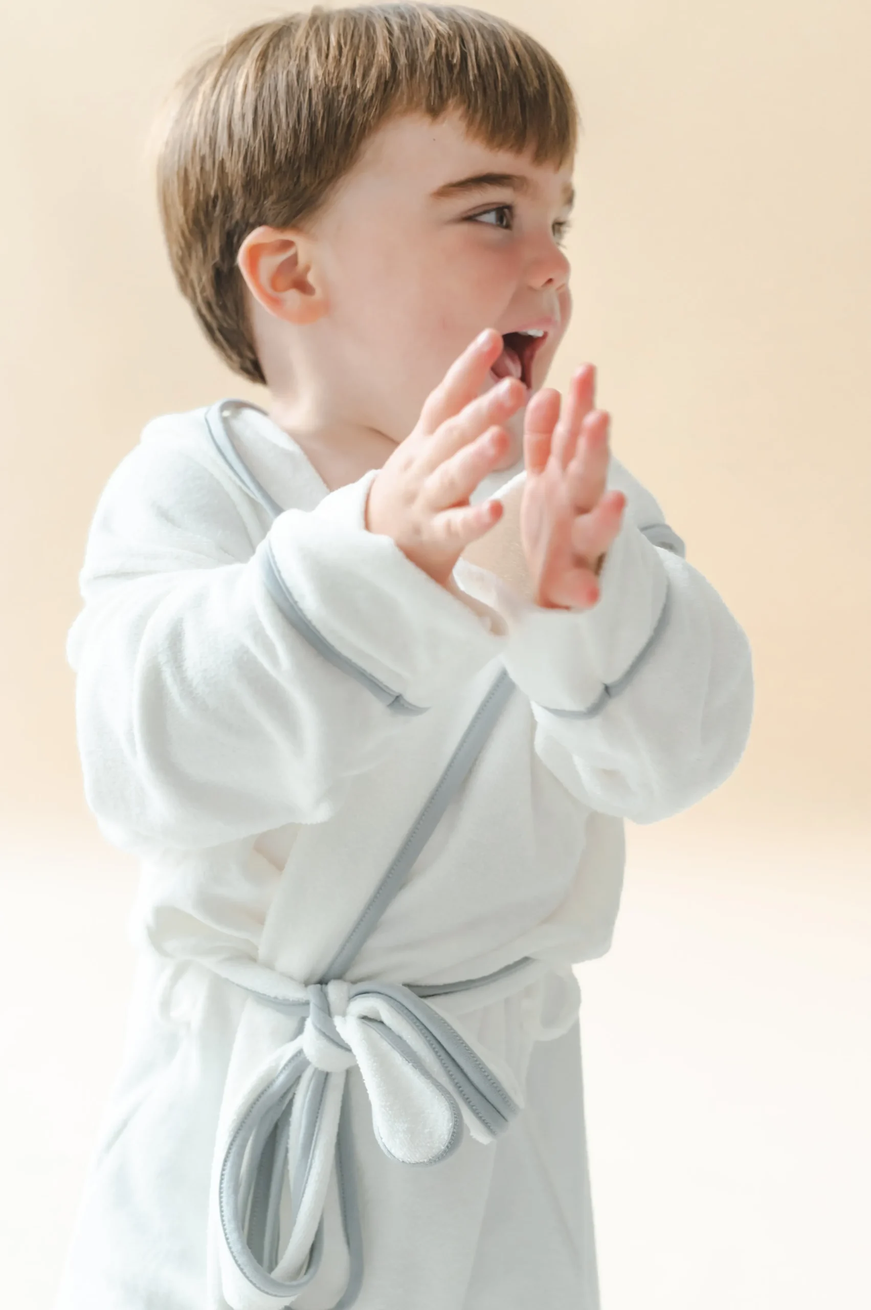 Hooded Bath Robe in Cloud with Storm Trim