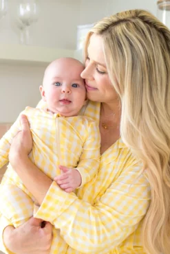 Long-Sleeved Women's Pajama Set in Gingham Chamomile
