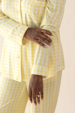 Long-Sleeved Women's Pajama Set in Gingham Chamomile
