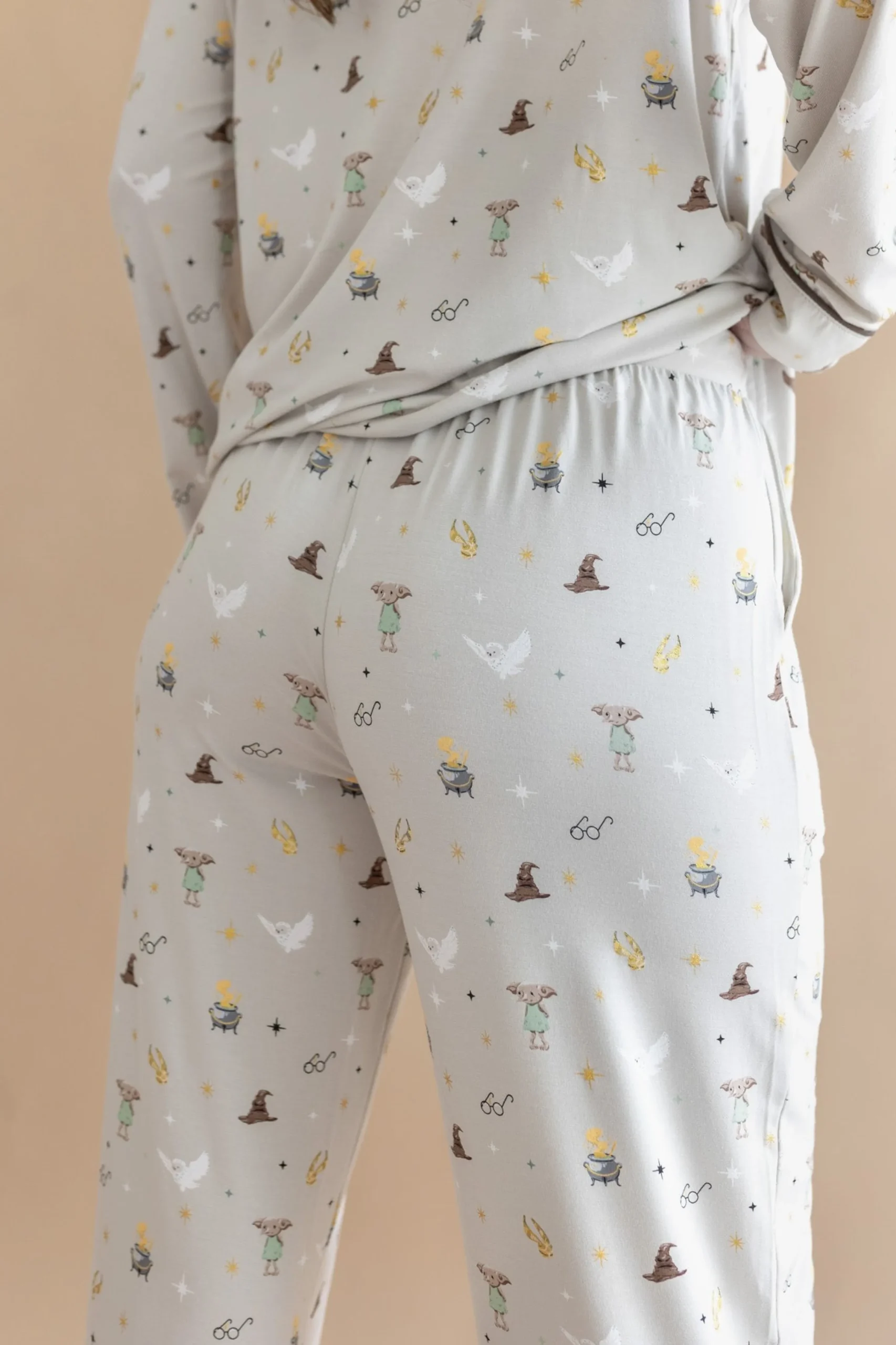 Long-Sleeved Women's Pajama Set in Starry Icon