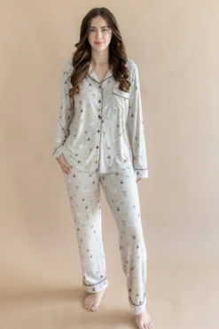 Long-Sleeved Women's Pajama Set in Starry Icon