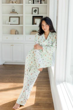 Long-Sleeved Women's Pajama Set in Honeydukes