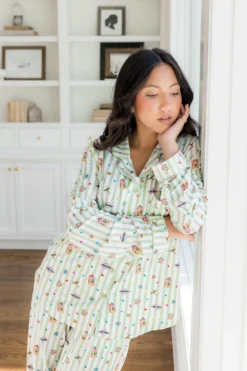 Long-Sleeved Women's Pajama Set in Honeydukes