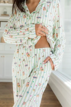 Long-Sleeved Women's Pajama Set in Honeydukes