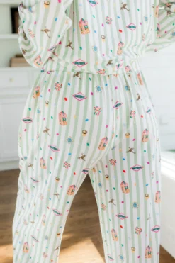 Long-Sleeved Women's Pajama Set in Honeydukes