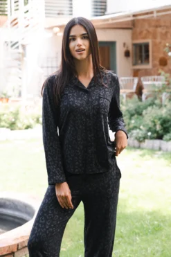 Long-Sleeved Women's Pajama Set in Midnight Leopard