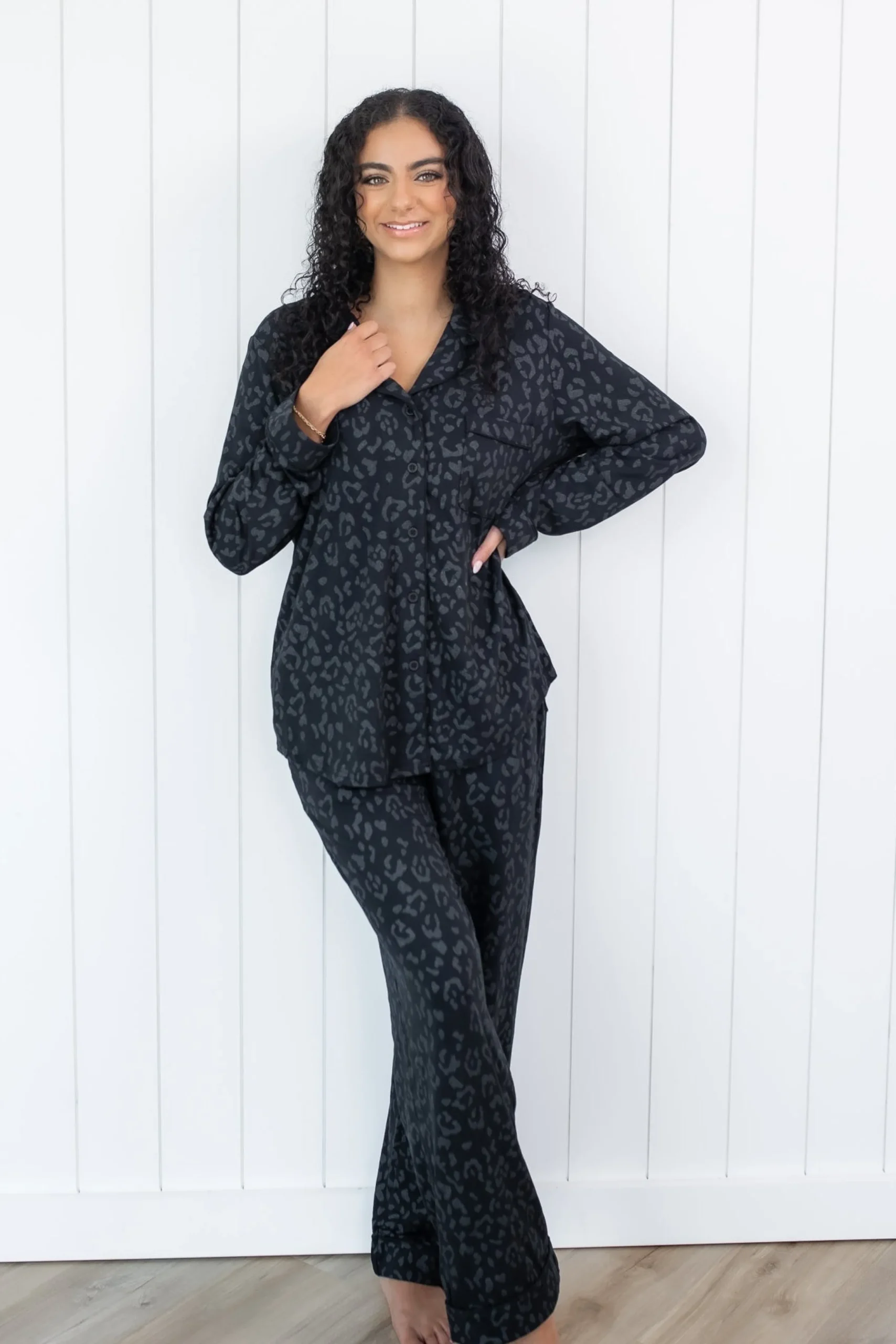 Long-Sleeved Women's Pajama Set in Midnight Leopard