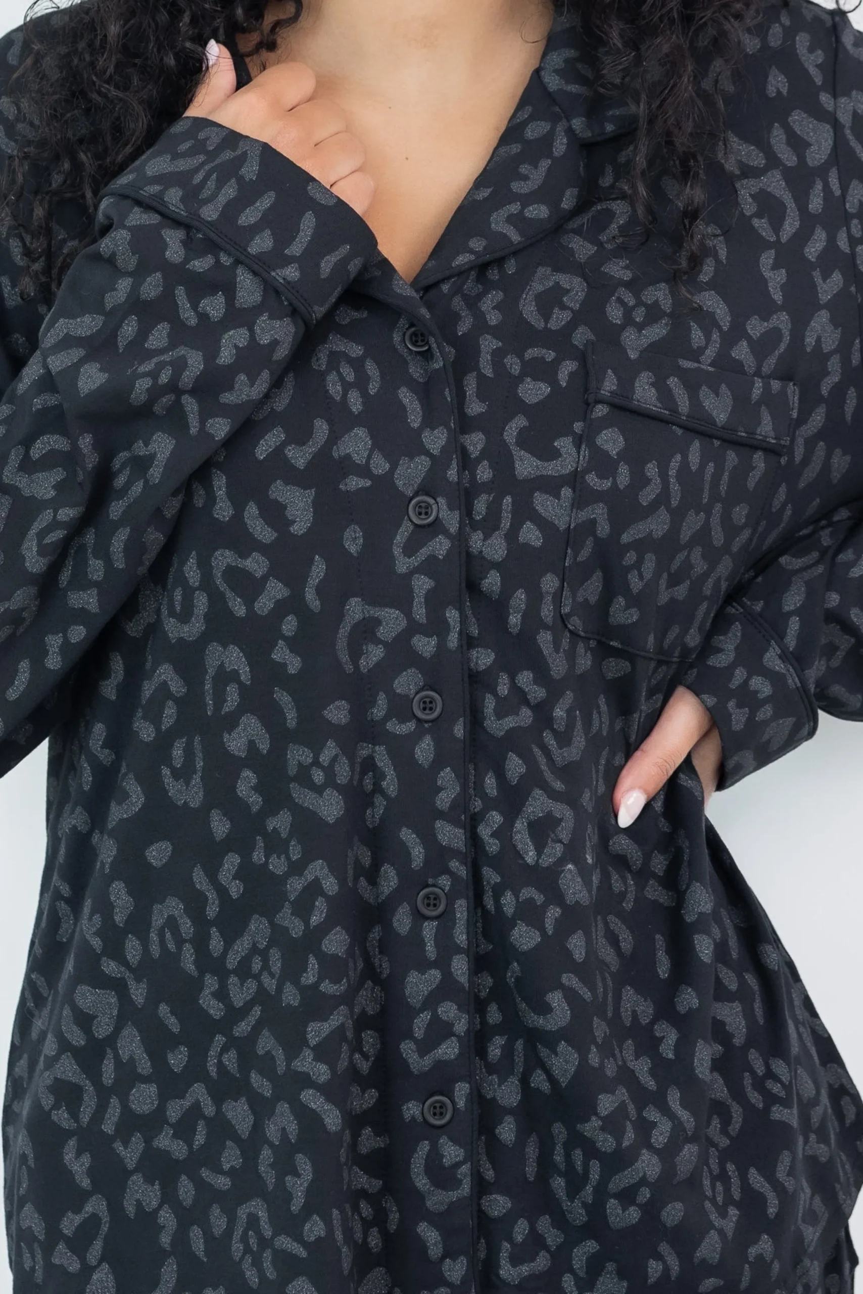 Long-Sleeved Women's Pajama Set in Midnight Leopard