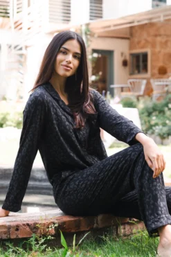Long-Sleeved Women's Pajama Set in Midnight Leopard