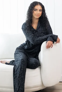 Long-Sleeved Women's Pajama Set in Midnight Leopard