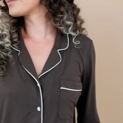 Long-Sleeved Women's Pajama Set in Espresso with Cloud Trim