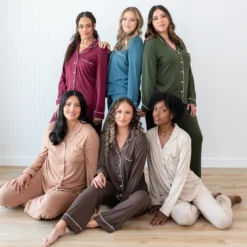Long-Sleeved Women's Pajama Set in Espresso with Cloud Trim