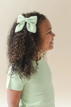 Medium Alligator Clip Bow in Basil