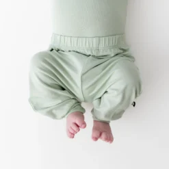 Pant in Basil