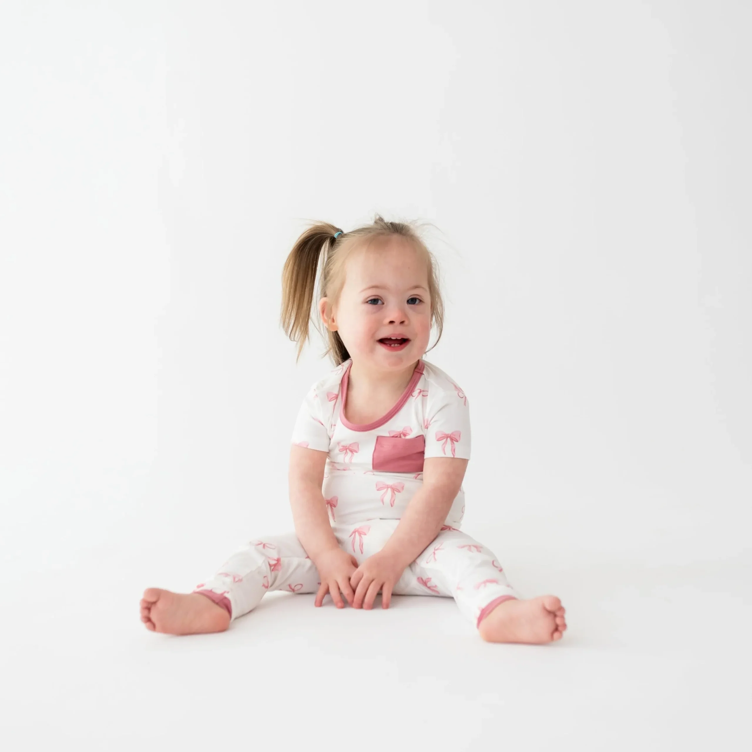 Short Sleeve with Pants Pajamas in Bow