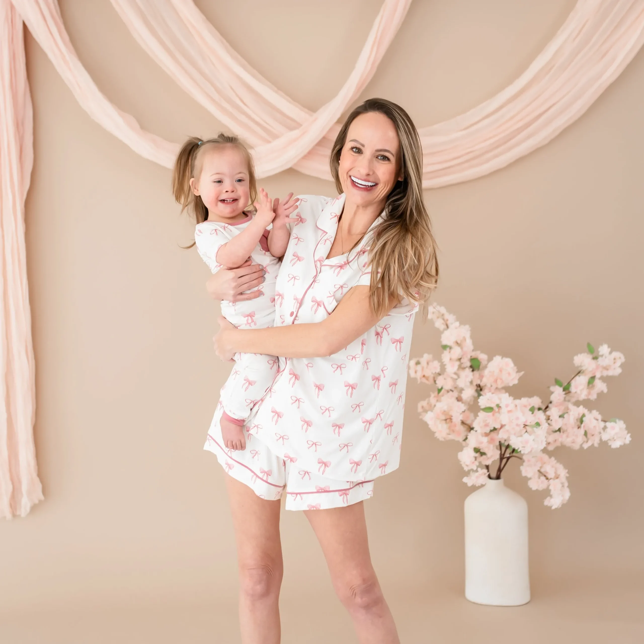 Short Sleeve with Pants Pajamas in Bow
