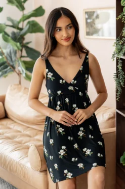 Women's Nightgown in Big Midnight Magnolia