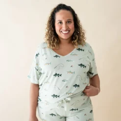 Women's Relaxed Fit V-Neck in Fishing