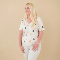 Women’s Relaxed Fit V-Neck in Fluffy Dog