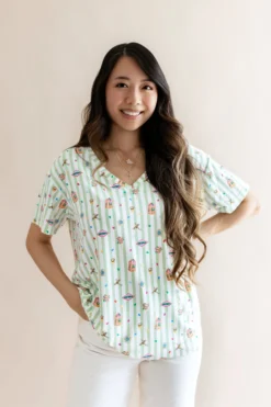 Women's Relaxed Fit V-Neck in Honeydukes