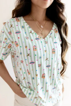 Women's Relaxed Fit V-Neck in Honeydukes