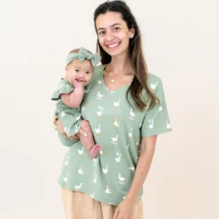 Women's Relaxed Fit V-Neck in Silly Goose