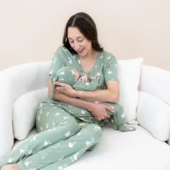 Women's Relaxed Fit V-Neck in Silly Goose
