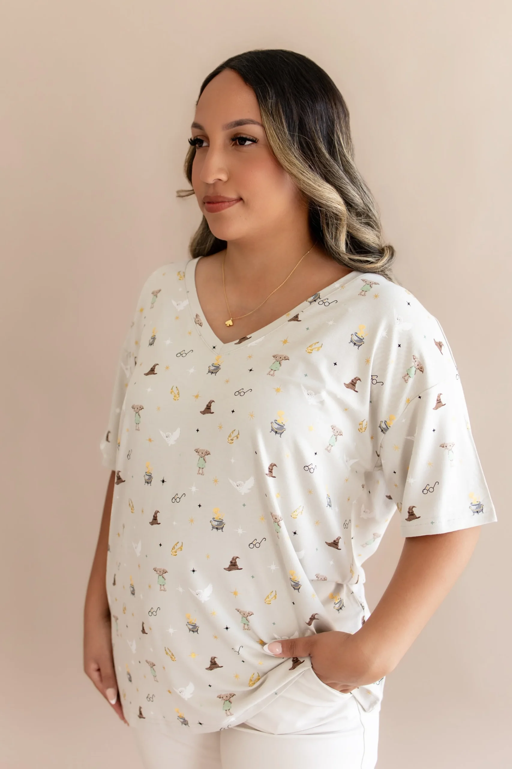 Women's Relaxed Fit V-Neck in Starry Icon