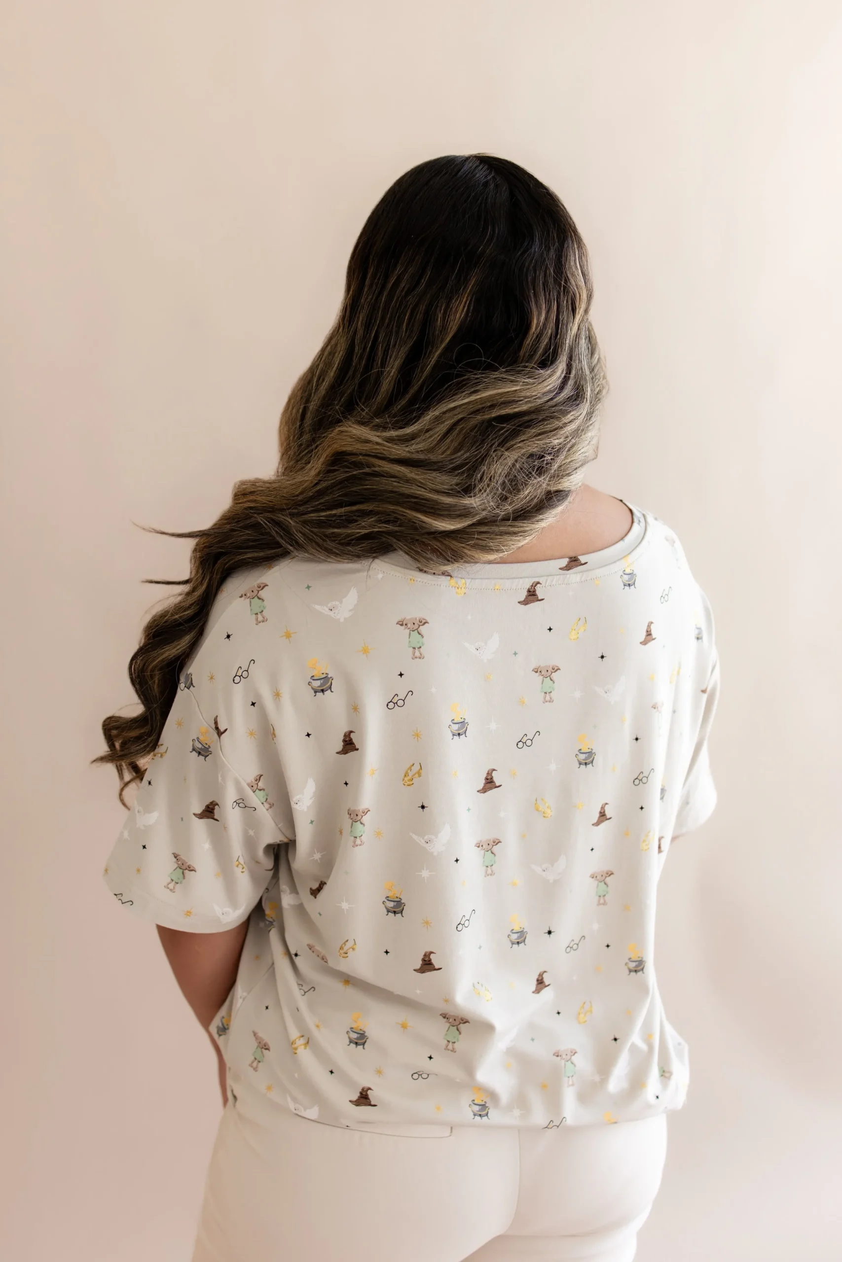 Women's Relaxed Fit V-Neck in Starry Icon