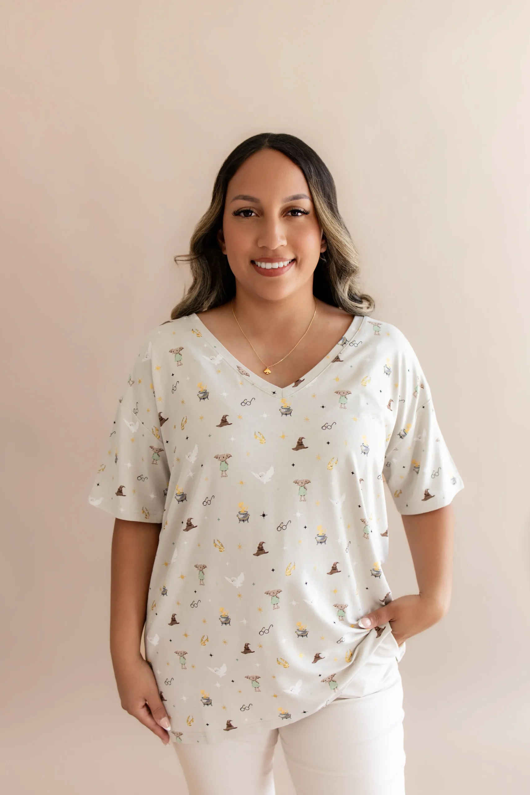 Women's Relaxed Fit V-Neck in Starry Icon