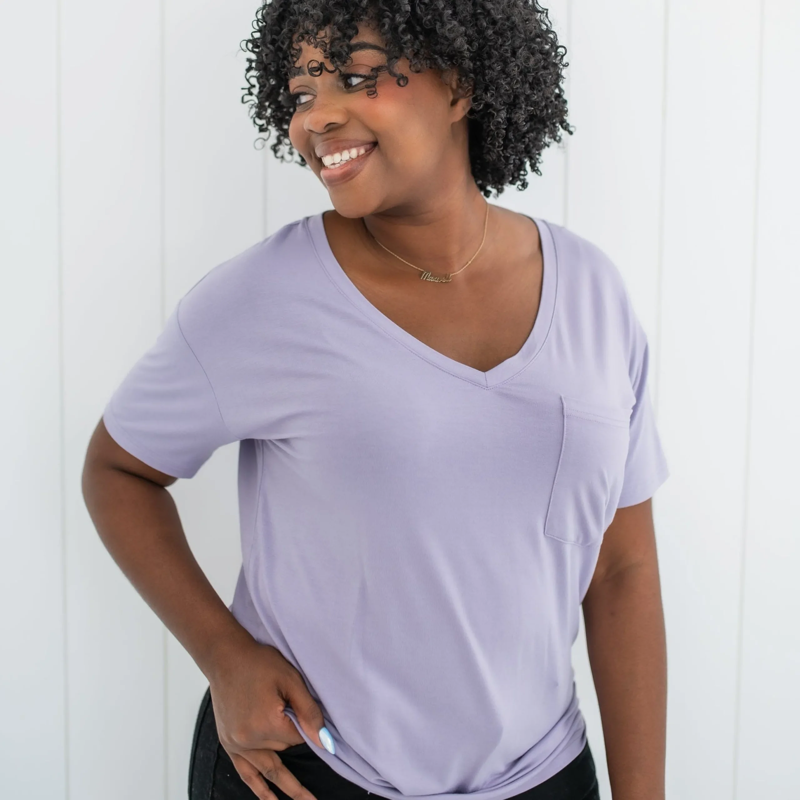Women’s Relaxed Fit V-Neck in Taro