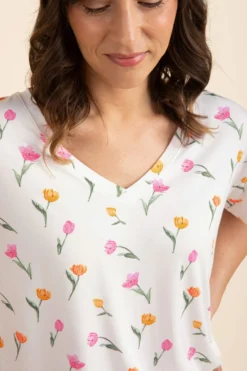 Women's Relaxed Fit V-Neck in Tulip