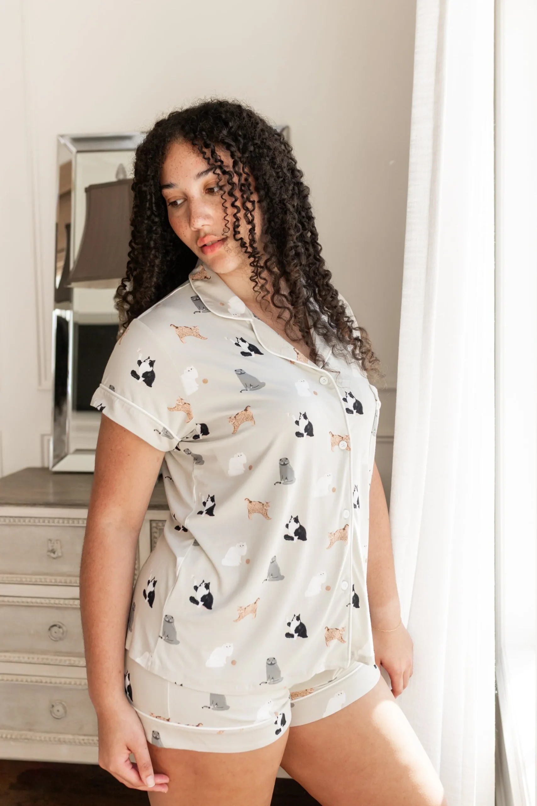 Women's Short Sleeve Pajama Set in Fluffy Cat