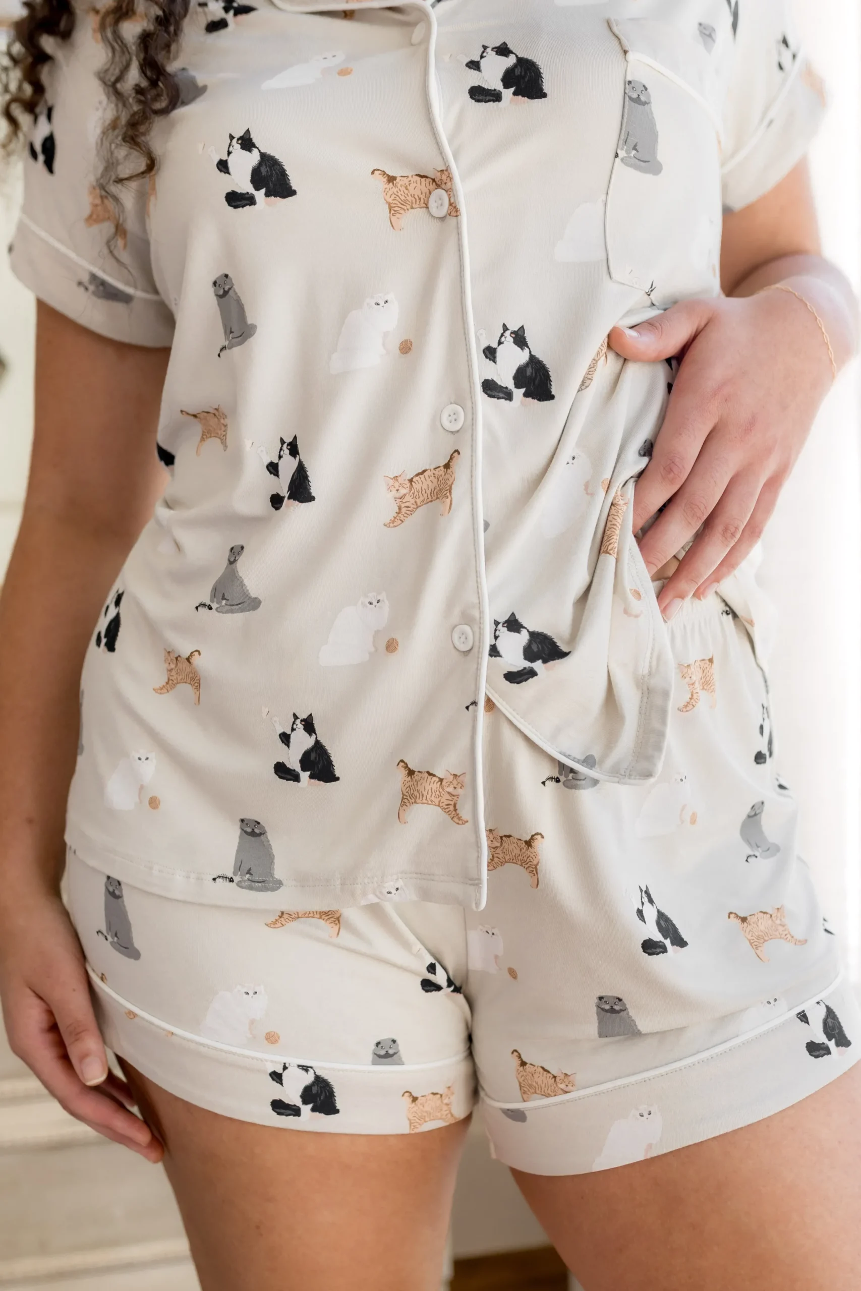 Women's Short Sleeve Pajama Set in Fluffy Cat