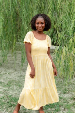 Women’s Smocked Dress in Gingham Chamomile