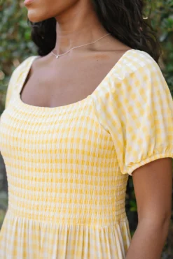 Women’s Smocked Dress in Gingham Chamomile