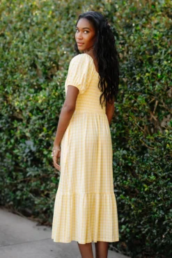 Women’s Smocked Dress in Gingham Chamomile